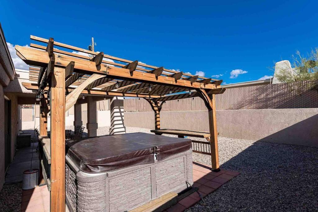 Hot Tub . Spacious . Pets . Central . Boat Parking Lake Havasu City Exterior photo